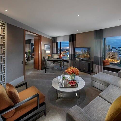 Executive Club Suite