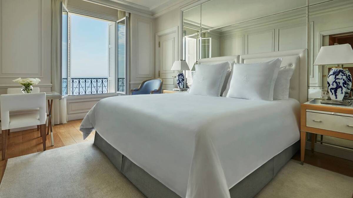 Palace Sea View Room - Queen Bed