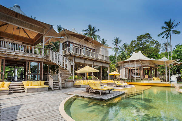 Five Bedroom Beach Pool Reserve