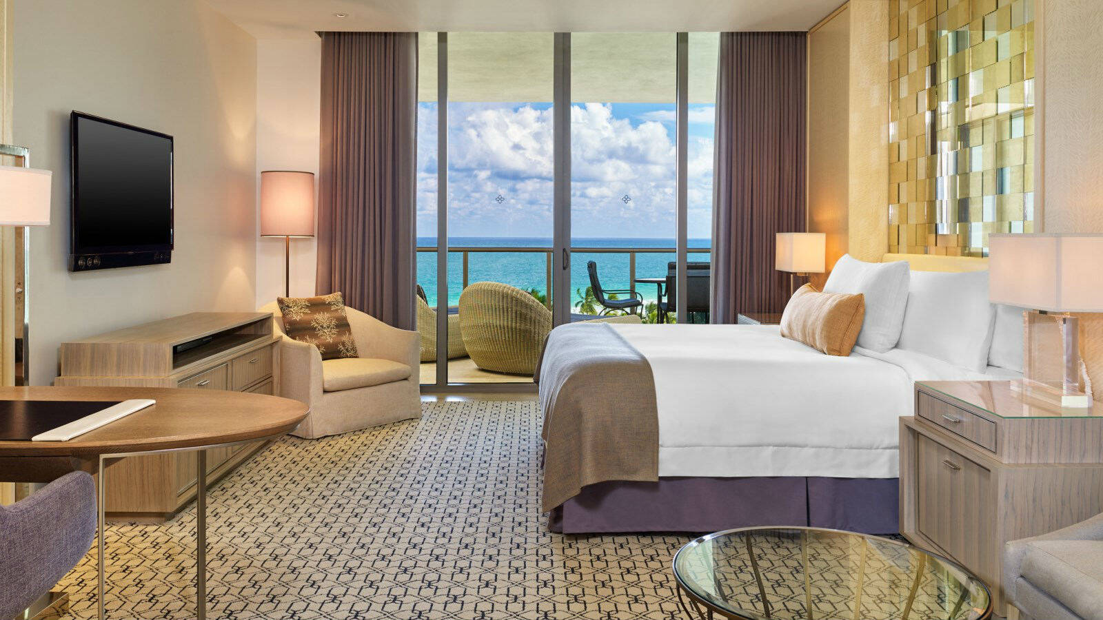 Deluxe Ocean View Room - King Bed