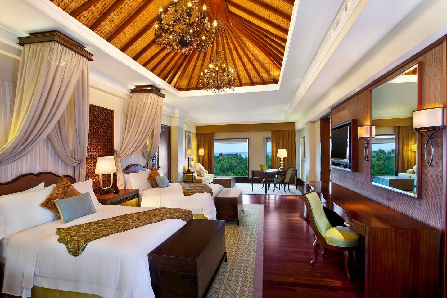 Grand Astor Presidential Suite