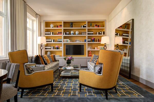 Jackie O. Suite