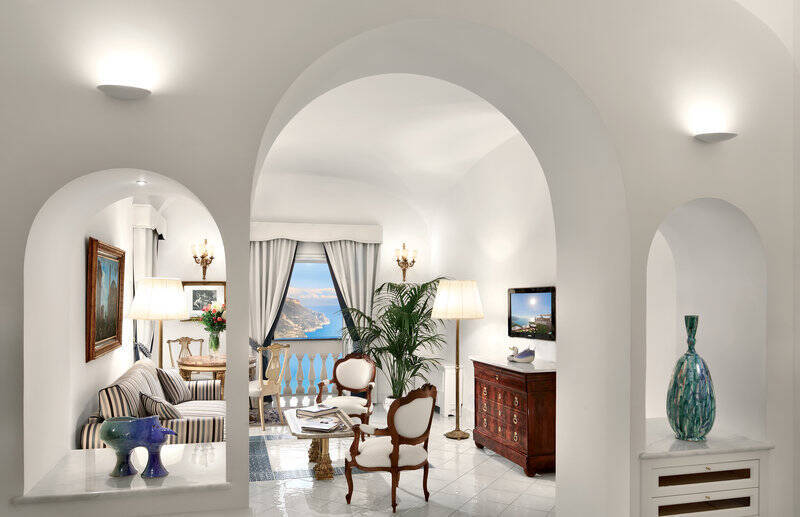 SUPERIOR JUNIOR SUITE WITH SEA VIEW