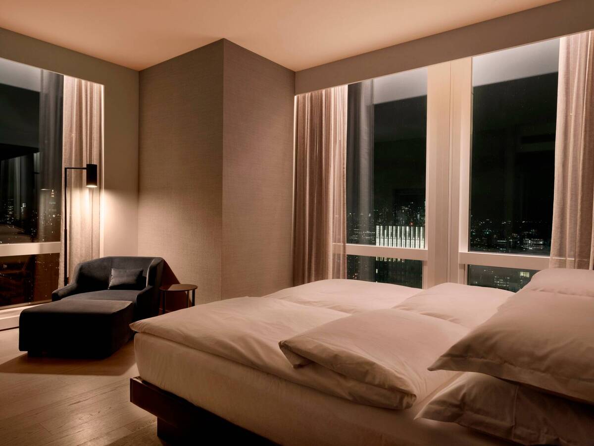 Premier One Bedroom Sky View Suite