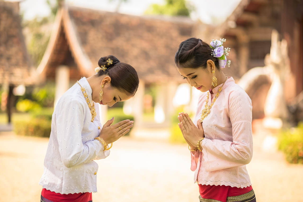 Around the world in seven gestures