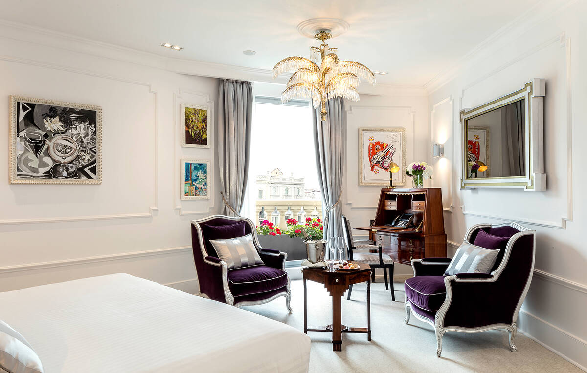 Deluxe Suite