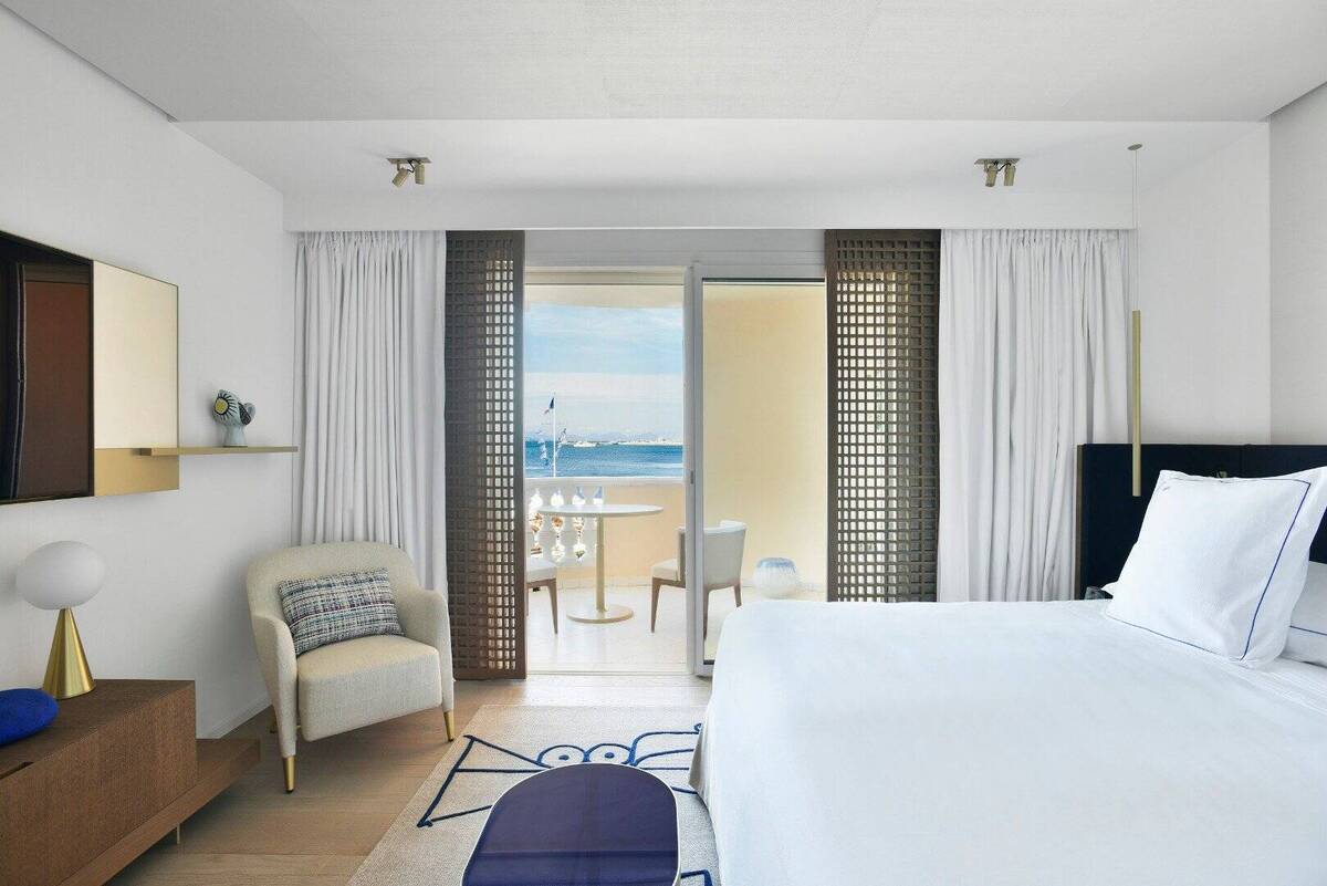 Deluxe Sea Suite