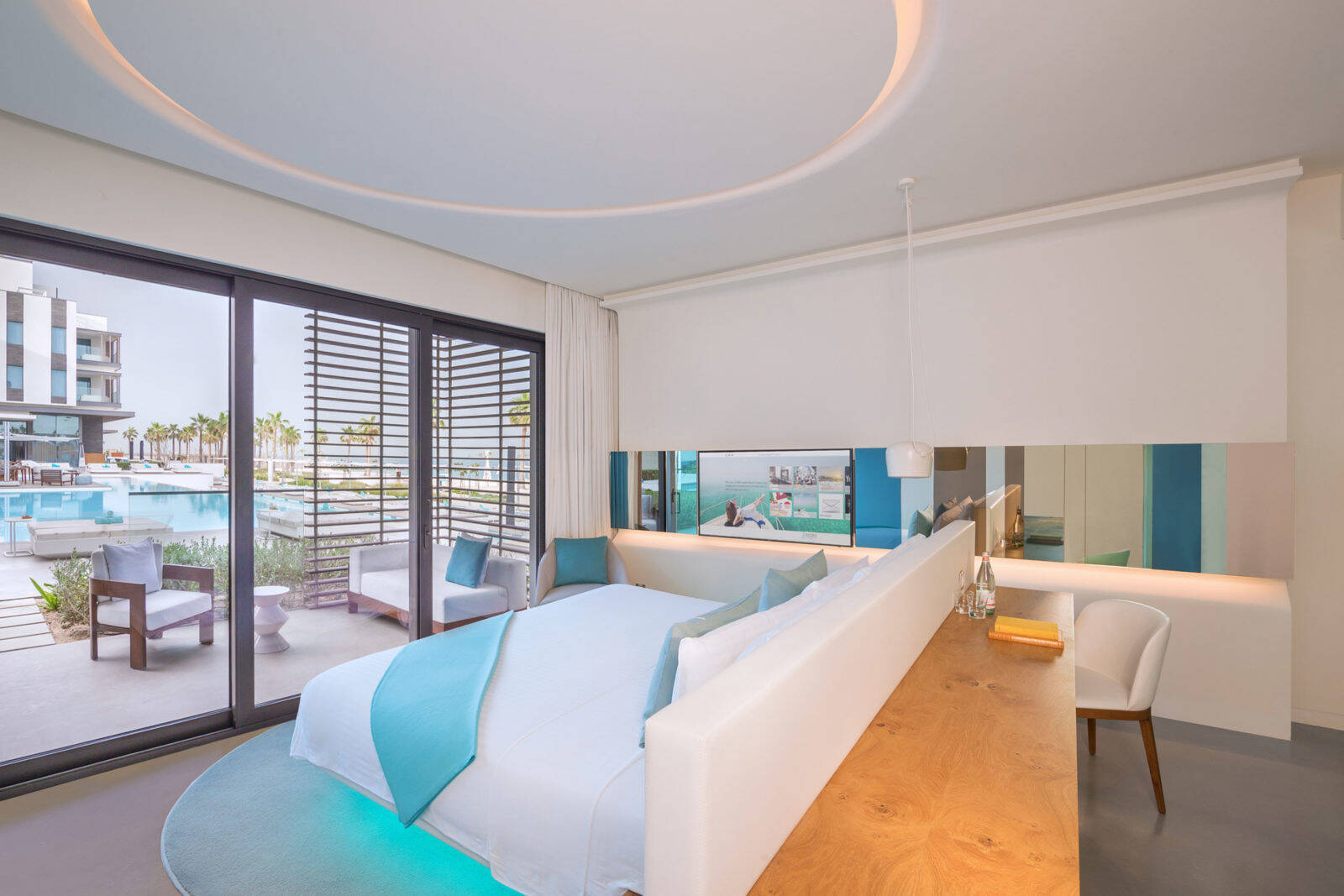 Luux Pool Access King Room