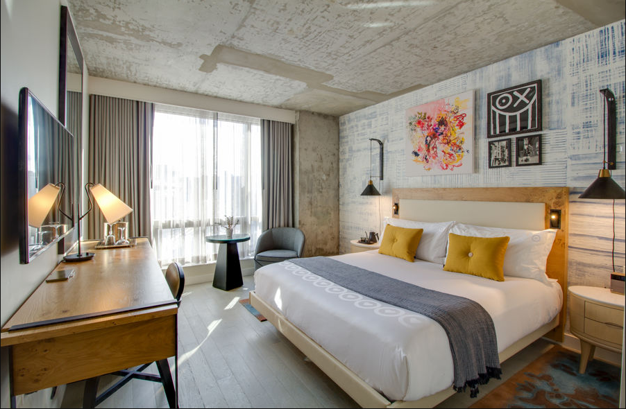 One King Bed with Manhattan Bridge View