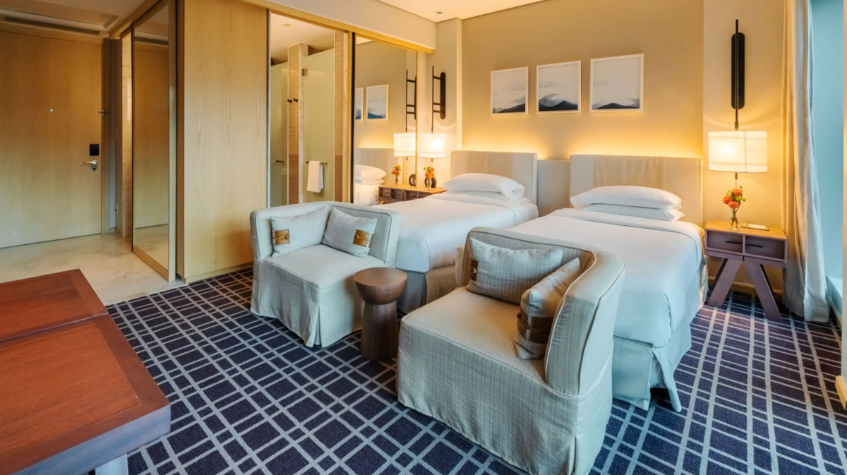 Twin Club Access Room