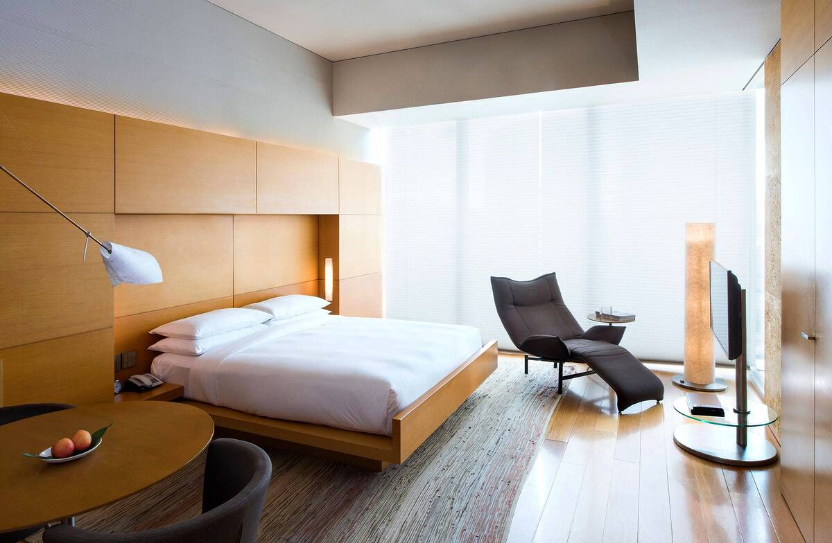 One King Bed Premium