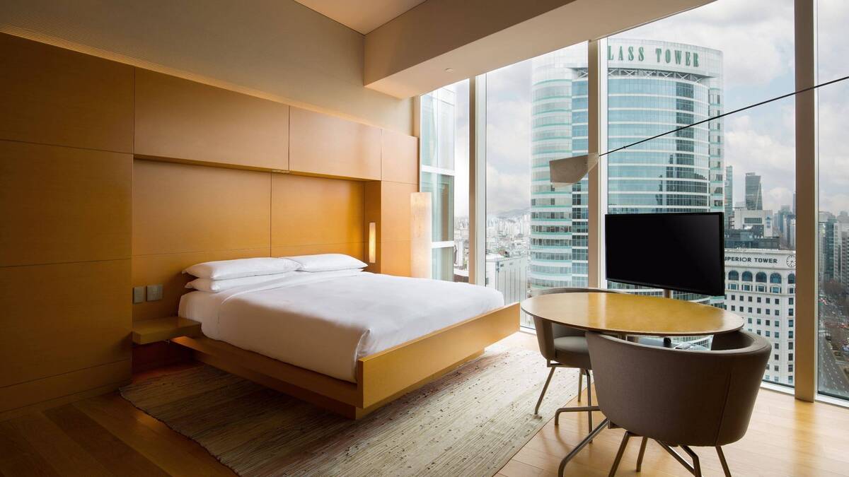 King Bed City View Premium