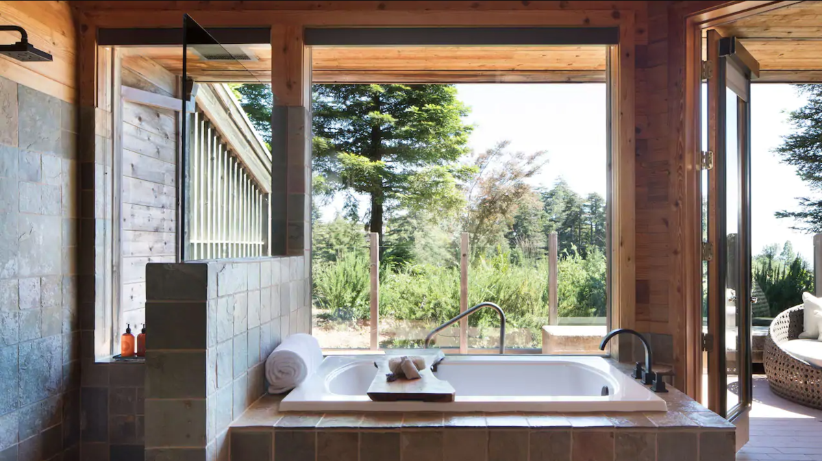 Vista Hot Tub Suite