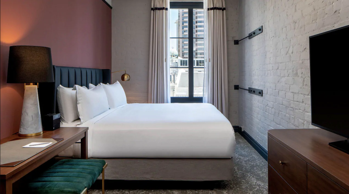 King Magazine Street View Suite