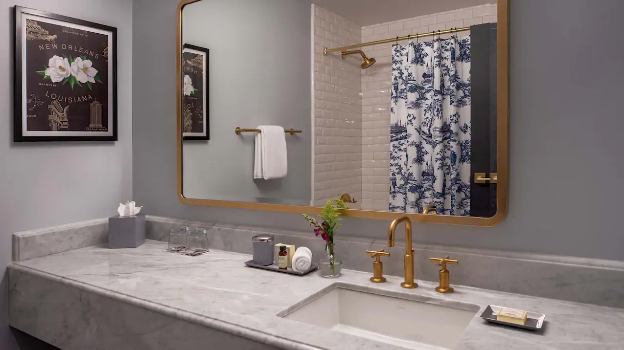 King Magazine Street View Room