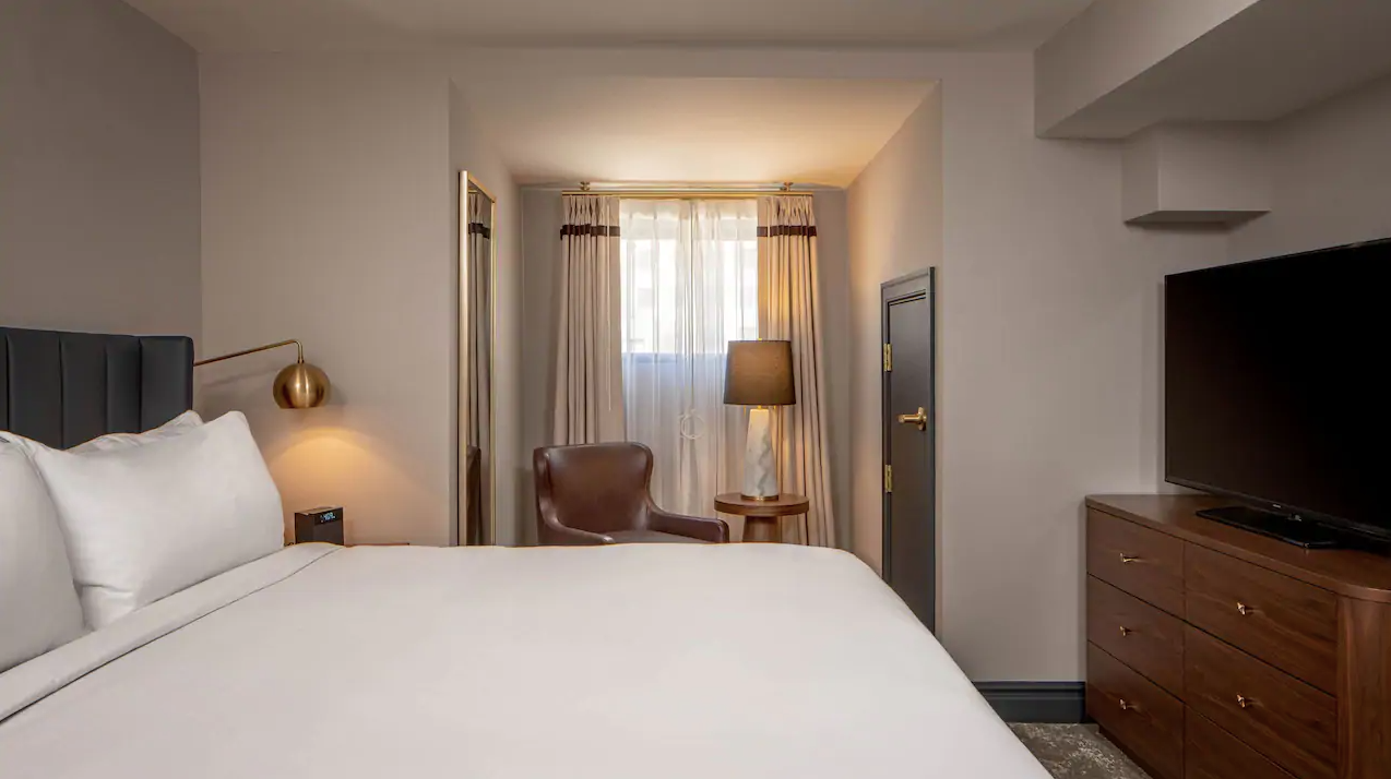 King ADA Suite Tub