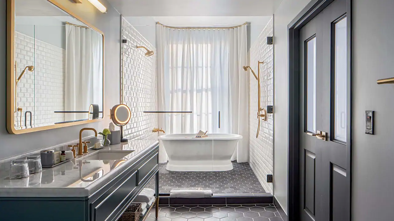 Editor's King Suite