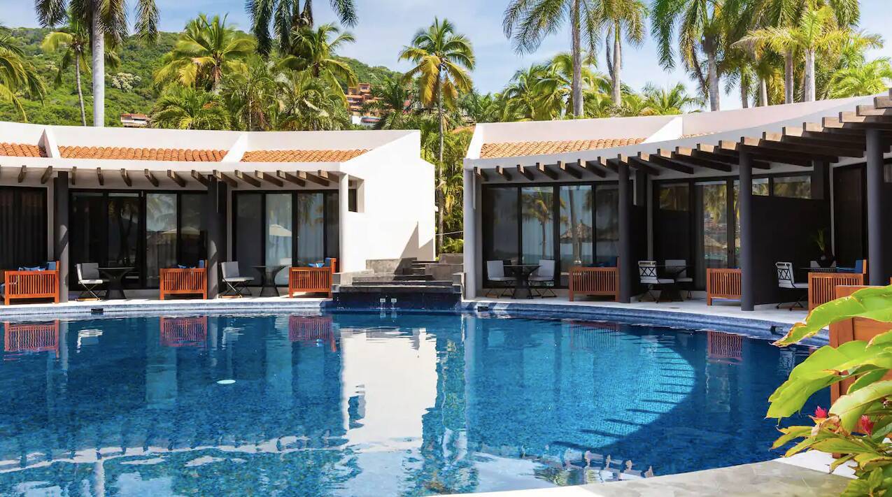 Swim Up Suite
