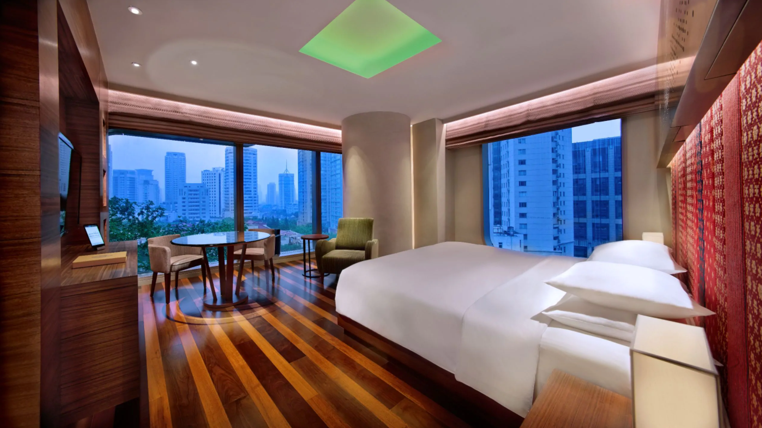 King Corner Room