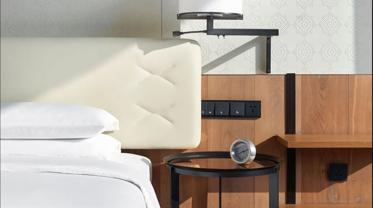Twin Beds with Runway View Deluxe
