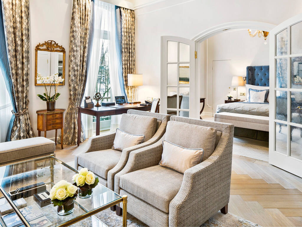 Celebrity One Bedroom Suite Lake View King 