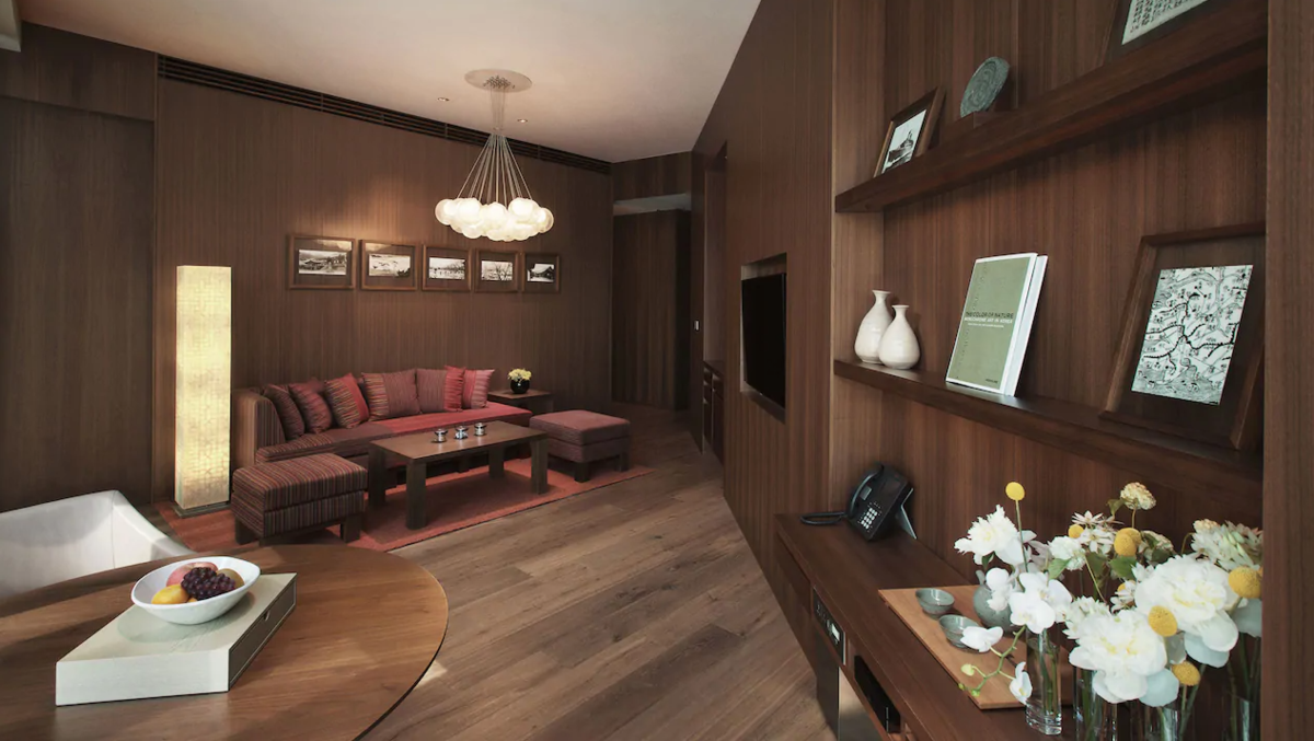 FAMILY SUITE, ONE QUEEN AND SINGLE BED