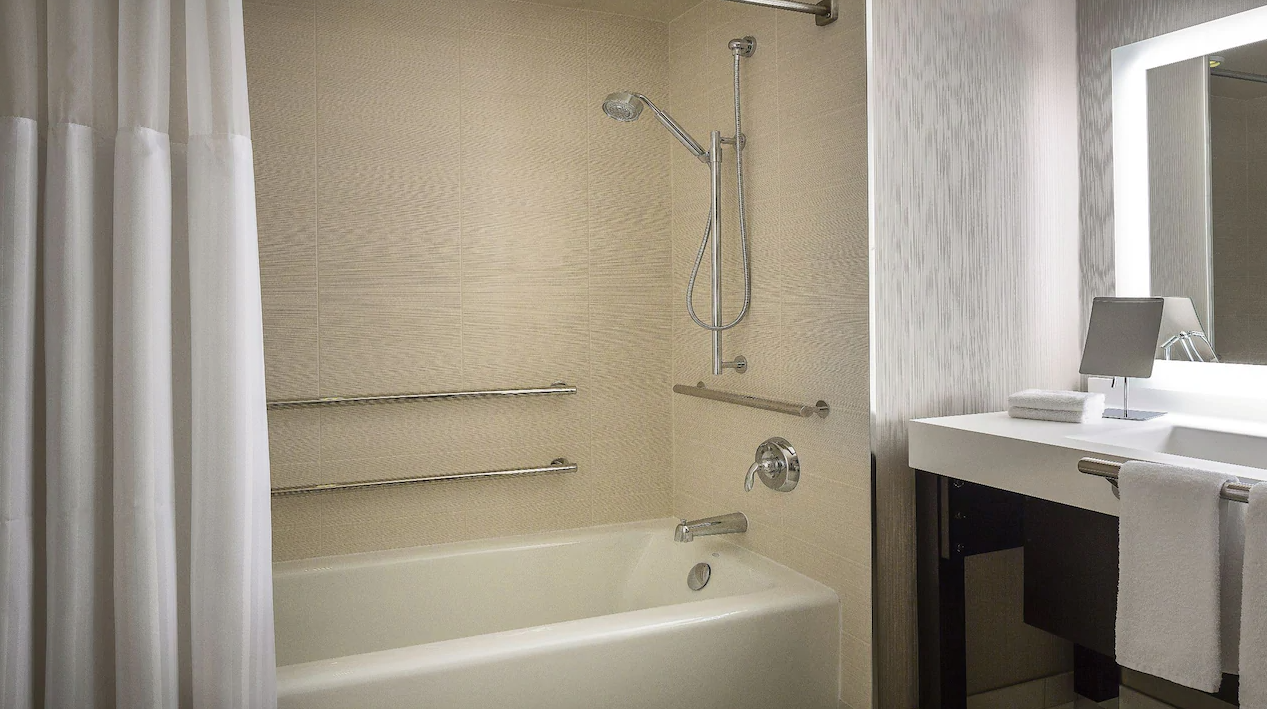 King ADA Tub Room