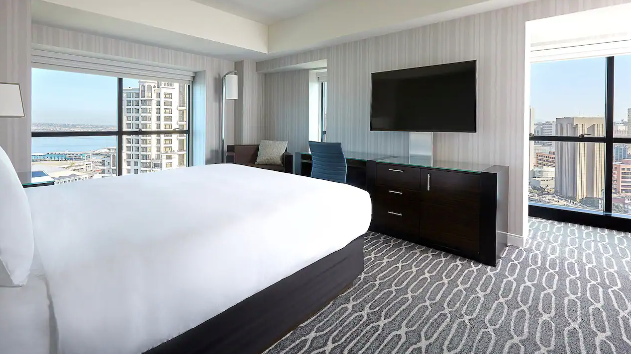 King Corner Room
