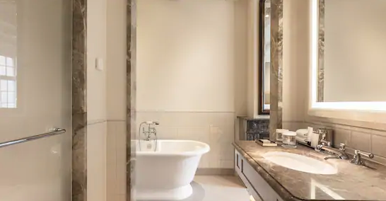 King Premier Room