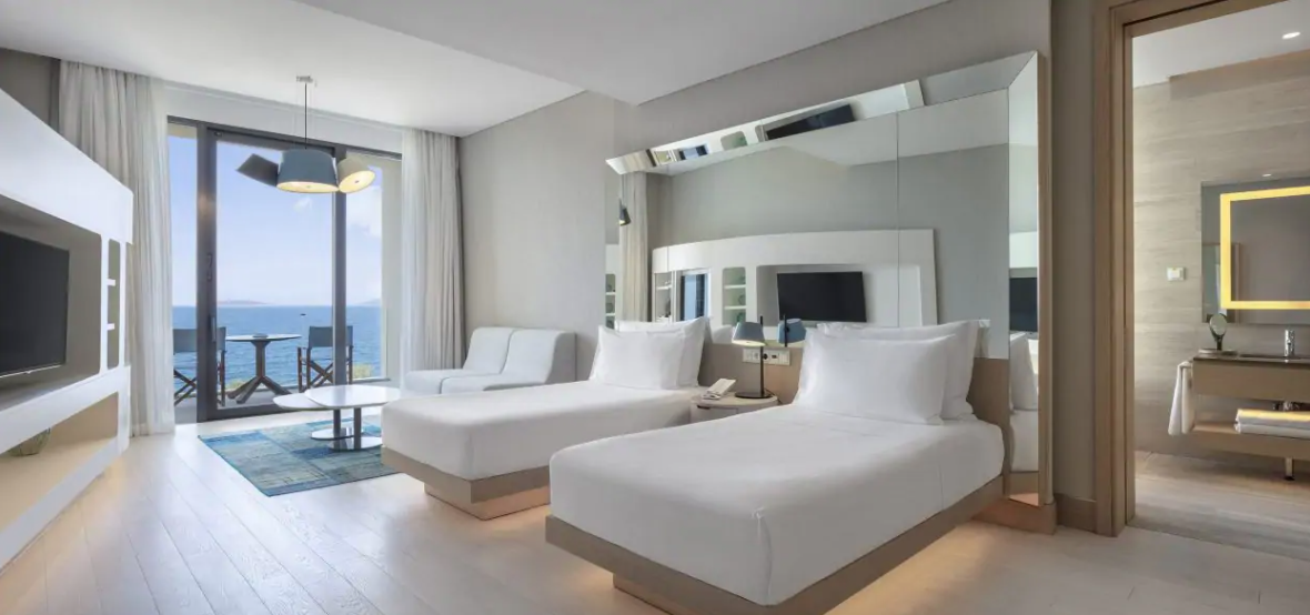 TWIN PREMIUM ROOM WITH BALCONY AND SEA VIEW