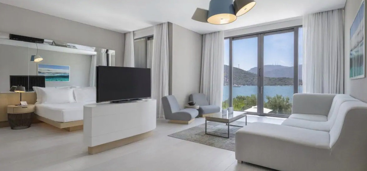 KING JUNIOR SUITE WITH BALCONY AND SEA VIEW