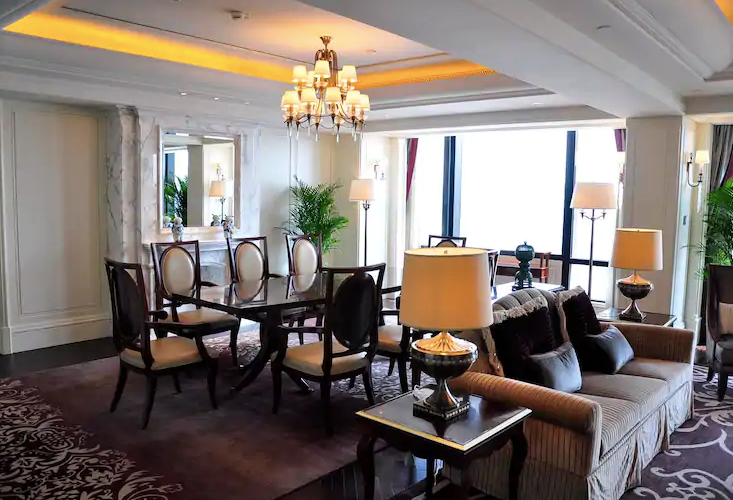 Noble Suite