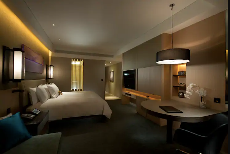 One King Premium River View Room