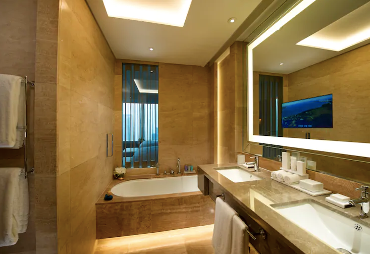 King Deluxe Accessible Room