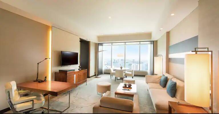 King Executive Suite Bay View Corner Room 