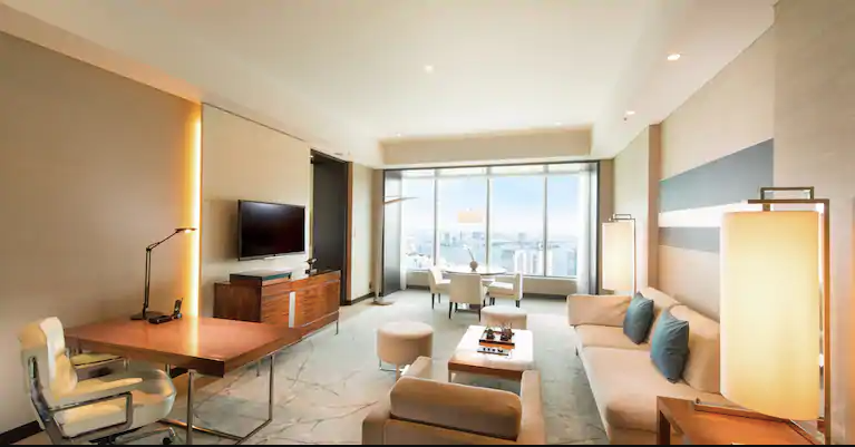 King Executive Suite Bay View Corner Room