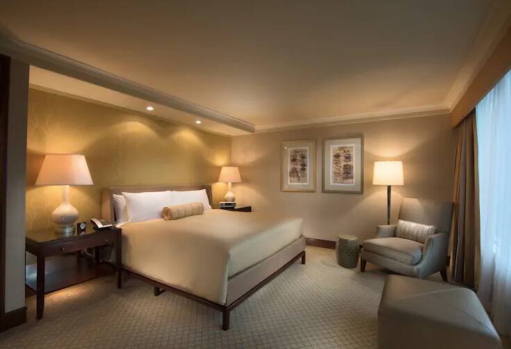 King Executive Peak Suite