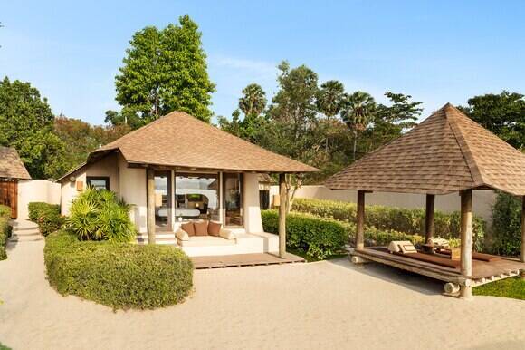 ONE BEDROOM VILLA, SOFA BED AND BEACHFRONT