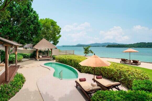 ONE BEDROOM VILLA, SOFA BED AND BEACHFRONT WITH PRIVATE POOL