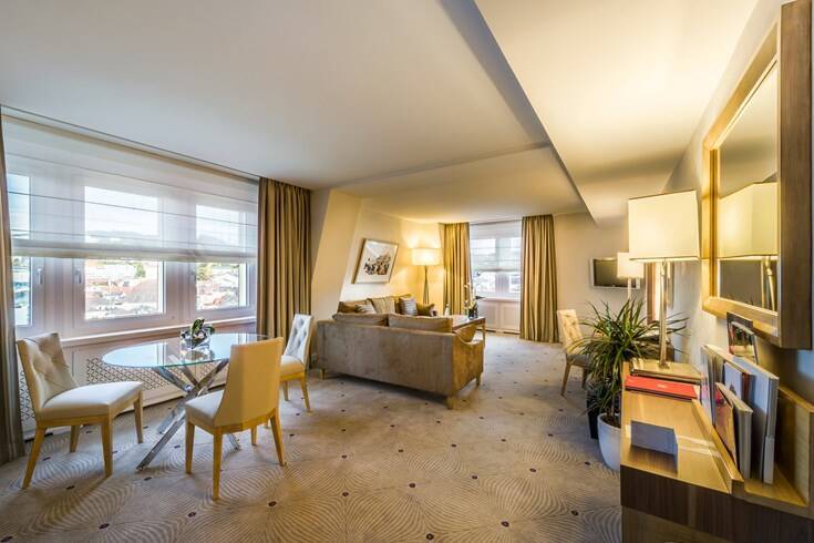 Corner City View Suite
