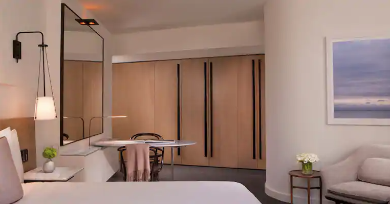Corner Room - One King Bed
