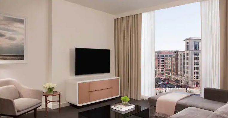 Sakura Club Studio Suite - One King Bed