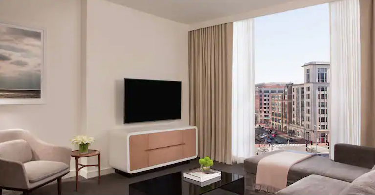 Studio Suite - One King Bed