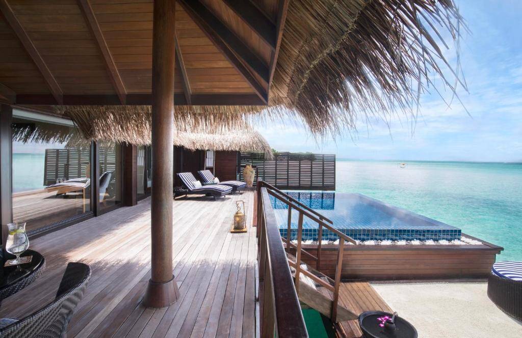 One Bedroom Ocean Suite with Pool