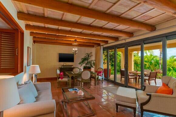 One Bedroom Suite - Ocean View and Whirlpool