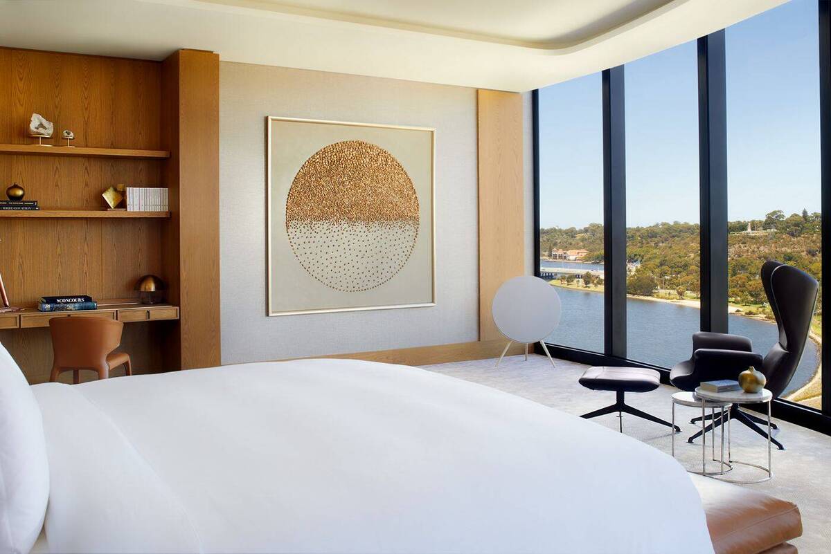 Ritz-Carlton, Elizabeth Quay View, Larger Suite