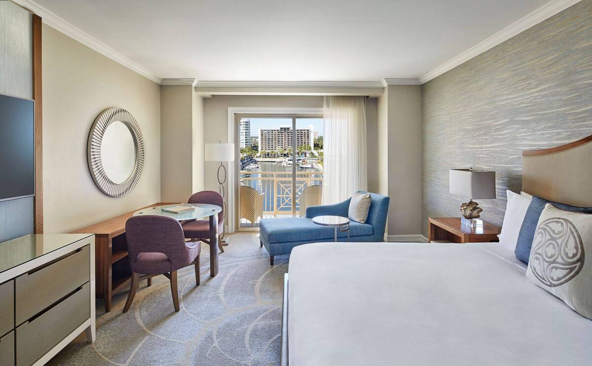 Marina View Club Level King Guest Room