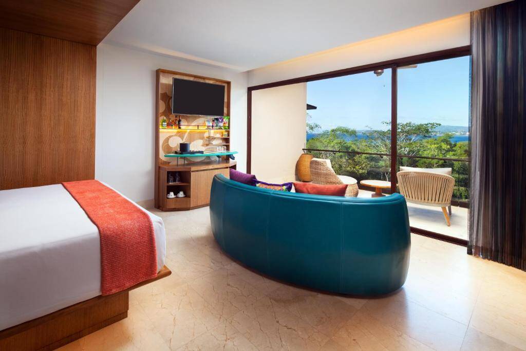 Deluxe Guest Room Partial Ocean View