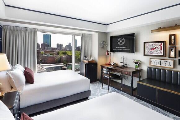 Grand Deluxe Two Queen Room Upper Floor City View 