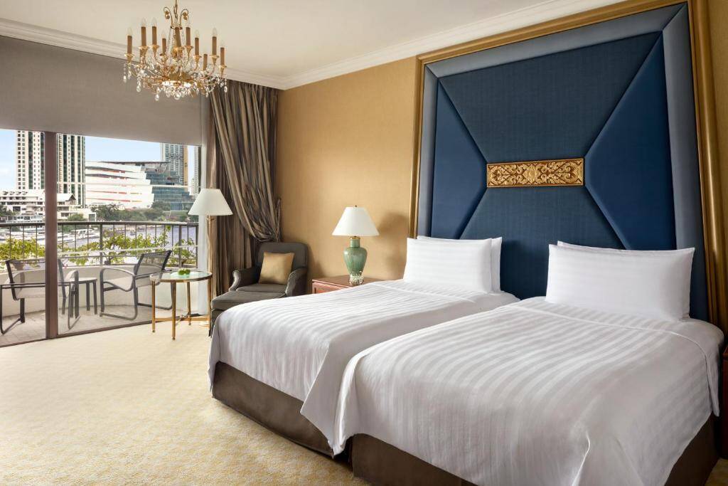 Krungthep Deluxe Balcony Twin